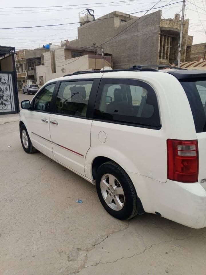 دودج كارفان  موديل ٢٠٠٨
غاز وبانزين محرك ٣٨٠٠ محسن
بدون ضرر فقط صبغ الجاملغ الأمامي عكس السائق كلير
تايرات تخم جديد السعر ١٠٥ ورقة بيها مجال للشراي 
رقم الهاتف ***********
