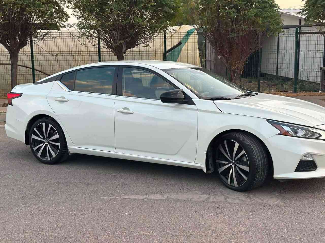 Nissan altima SR 2022
نیسان ئەڵتیما مۆدیل ٢٠٢٢ ئێس ئاڕ
چاملەغ و بۆنید بۆیاخە 
كەمێك نوكی شانسی پەمپە
١١٩ هەزار كیلۆمەتر رۆشتووە 
سەنەوی تا ٢٠٣١ تازەیە
گێڕ و مەكینە و كارەبایی و تەحویل و غرامە بەشەرت
واتسەپ  ***********
