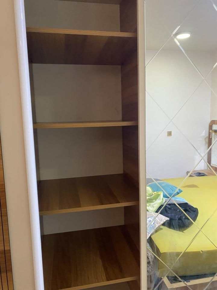 السلام عليكم
غرفة نوم تركية ١١ قطعة 
السعر ٦٠٠ الف
التواصل ع الخاص او الاتصال ع الرقم 
***********
