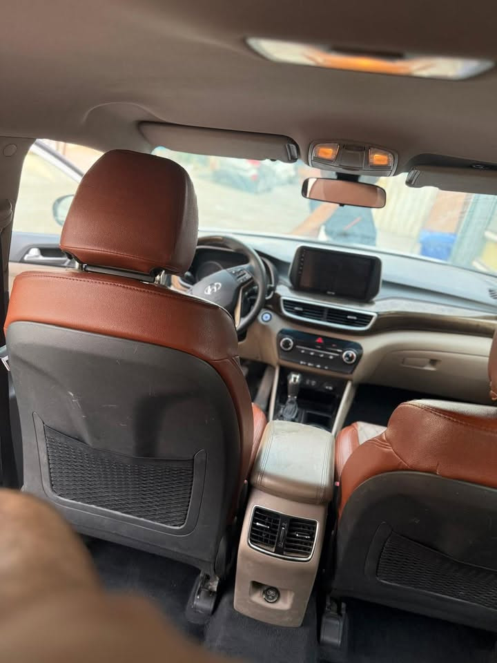 السلام عليكم 
للبيع توسان وارد خليجي موديل 2019 
السونار مرفق بالمنشور 

‭+964 783 877 5412‬

نص مكتوب في الصور:
- الجانب السطحي /surface side// مرصعات الخلفية / back sid // مرصعات وخدوش اد / اليوسفية / الشارع العام / مجاور الحديقه العامه
