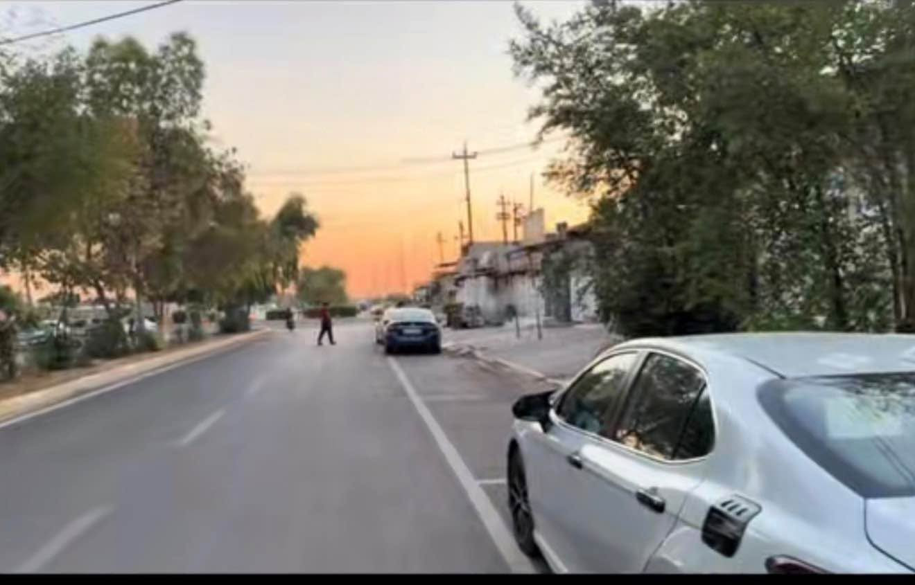 سلام علیکم خانویەکی خۆش لەقادسیە روبەری300متر لەبان جادەکەیە خانوەکە تجاریە و هەردوو دوکانەکەی کەشی لەگەڵدایە بۆزانیاری زیاتر نامەبنێرن یاخود تەلەفون کەن لەخزمەتاناین:*********** كركوك, العراق
