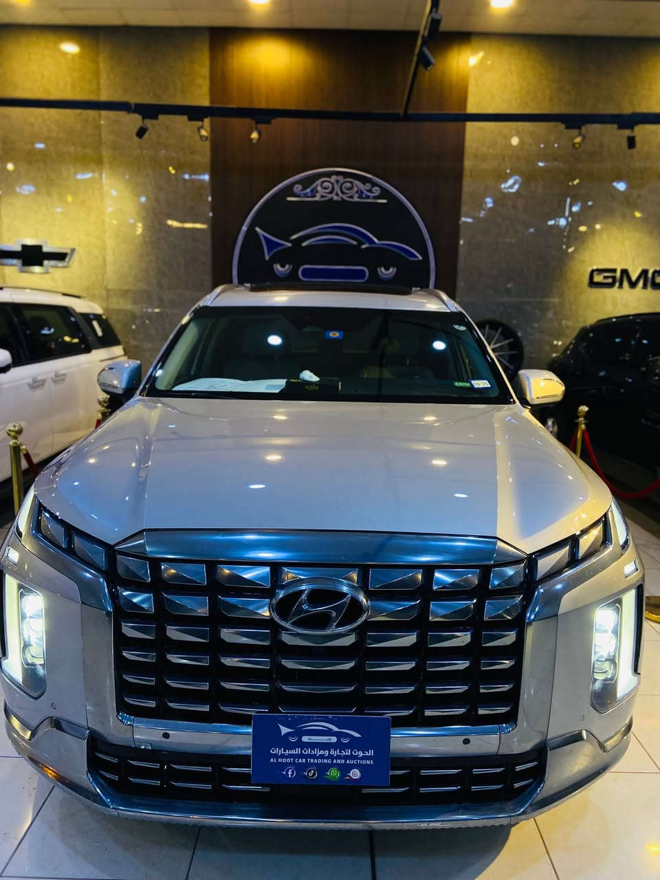 #اعلان_بيع_سيارة
🔷السيارة : هونداي بالاسايد SEL PREMIUM 🔥
🔷سنة الصنع : 2024
🔷اللوحة : اربيل
🔶السعر : 268 ورقة
🔷الضرر : صبغ قبغ جنطه وطرف جاملغ خلفي واطراف بيبان جهة الصدر صبغ . 
🔷ضرر الايرباك : بدون ضرر
🔷رقم الشاصي : KM8R44GE2RU675046
______________________________________
🔷المواصفات : 🔥
🔹حجم المحرك 6 سلندر 3.8L 
🔹عداد المسافة  22 الف ميل 
🔹كاميرات 360 درجة
🔹رادار امامي وجانبي وخلفي
🔹تنبيه الخروج عن المسار
🔹سمارت بارك (تحريك السيارة بالريمونت)
🔹حساسات امامية وخلفية
🔹لد داخلي محيطي متغير
🔹كراسي جلد ابيض 
🔹فتحة سقف
🔹اوتو هولد
🔹 تحكم ستيرن جهتين
🔹ويل كب حجم 20 انج مع اطارات بحالة جيدة
🔹لايتات LED بالكامل
🔹شاشه تحكم بالايعازات
🔹سستم الصوت harman/kardon
🔹تبريد وتدفئة الكراسي الامامية
🔹تبريد وتدفئة  الكراسي الخلفية
🔹الكراسي كهرباء
🔹ميموري كرسي السائق
🔹ستائر خلفية
🔹جنطة كهرباء
🔹بصمة ابواب وتشغيل وتشغيل عن بعد
🔹مع باقي المواصفات الاعتيادية
————————————————————————
☎️ الاتصال :

***********
📍النجف الاشرف - المدينة المائية - معرض الحوت .
— في ‏الحوت للسيارات HOOT CARS‏.
