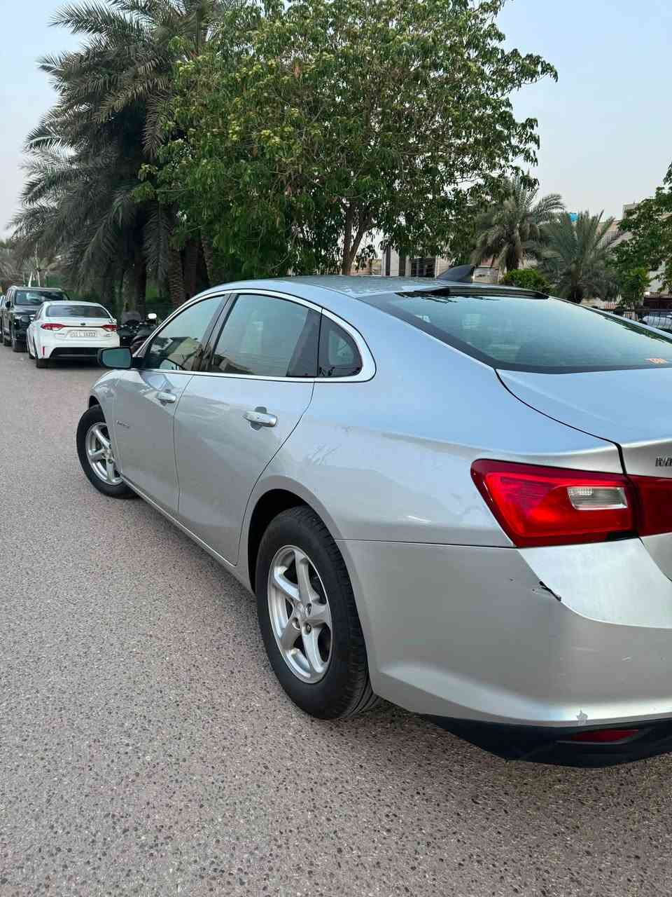 سلام عليكم 
ماليبو للبيع موديل 2018 رقم بغداد الجديد بأسمي 
 السياره مواصفات LT المعروفه 
شاشه 
تحكم ستيرن
مثبت سرعه
دخول ذكي
اربع بصمات
لايت زنون اصلي
السياره جاهزه من كلشي
باتري جديد 
حداديه جديده
تايرات جديد
فيت بم جديد
السياره كامله 
ماشيه 150 الف 
حادثه // هلال مال رقم الخلفي صبغ فقط ودعاميات وهنانه بارد بسيط باب بصف السايق ومبدل محرك جديد زيرو 
السعر 106 ورقه وبيها مجال بسيط
رقم ***********
