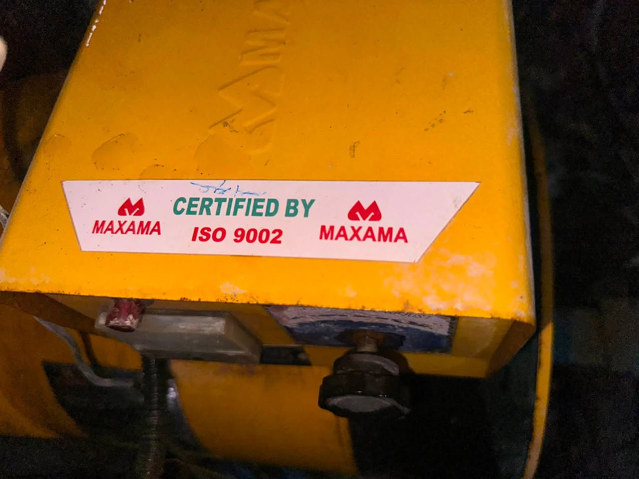 للبيع مولد MAXAMA ديزل 30KVA / 24KW - 3 فاز
**الحالة:** شغال مكفول - 
السبب: متروك - يحتاج كاز + بطارية جديدة
**المواصفات:** على شاصي بعجلات + لوحة كاملة + دنمو MAXAMA
**المكان:** بغداد [الراشدية]

السعر: 3,500,000 دينار قابل للتفاوض البسيط
للجادين فقط: *********** ☎️
الشراي يجي يفحصه ويشيله بنفس اليوم
