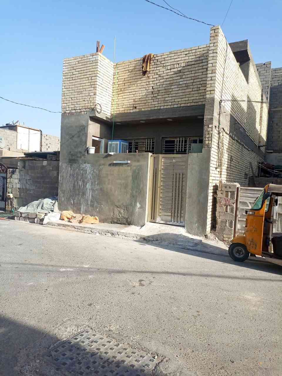 سلام عليكم 
بيت لبيع بناء جديد 
المساحه 82
واقع حال
السعر 80وبي مجال 
العنوان حي النصر الشارع الاول 
رقمي *********** موجود واتساب

