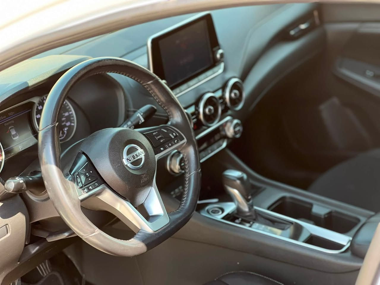 نيسان سنترا 2020 SV – نظافة عالية وجاهزة للقيادة 🚗
إذا تبحث عن سيارة اقتصادية، مريحة، وبشكل عصري 
ومواصفات حديثة، هذه السيارة الخيار المثالي!

أهم المواصفات:
 المحرك: 2.0L (4 سلندر) قوي واقتصادي جداً بالبنزين.

 الشاشة: شاشة 8 إنش تدعم Apple CarPlay و Android Auto.

 الراحة: تشغيل عن بعد، بصمة دخول وتشغيل، مكيف أوتوماتيك فصلين.

 الأمان: رادار، نقطة عمياء، تنبيه خروج عن المسار، كاميرا وحساسات، فرملة طوارئ تلقائية.

بيانات السيارة:
 الموديل: 2020
 الفئة: SV
 المسافة المقطوعة: [77,000 ميل]
 الحالة: محرك، قير، وشاصي بشرط الفحص. ممتازة جداً وبدون مصاريف.

💵 السعر المطلوب: [118$ ورقة]
📍 الموقع: [دهوك]
📞 للتواصل والاتصال: [***********]
