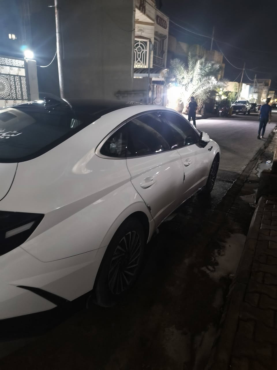 اقرة المنشور قبل ما تتصل او تراسل ☑️ :
. سوناتا2025 خليجي هيبرد 1/ 1 فول  (مطلوبه للمصرف    والكفيل حجز راتب استقطاع تلقائي  )   الي يشتري ياخذ وكاله مني المالك الشرعي اني 
والمالك سكن الكوت وسيارة باسمي 
.سياره ع وظعية الوكاله ماشيه 10ألف سياره نضيفه كلش فقط بيها طعجه  بل صفحه اليمين من وره فوك تاير خلفي ترجع pdr كلش بسيطه
أعلى مواصفات 

الـمـواصـفـات ، 

•  إنارات امامية LED
•  إنارات خلفية LED
•  إشارات LED
•  كشن السايق تحكم كهرباء بل كامل 
•  كشن الراكب الأماميه  كهرباء +مساج+ تتفائه تبريد
•  وسادة لمقعد السائق 
•  بردات خلفية بلادية 
•  كشنات جلد جملي 
•  بانوراما كهربائي على كامل السيارة 
•  تشغيل عن بعد 
•  جنطة ذكية عند الاقتراب تفتح وحدها 
•  سستم أيرباك كامل 
•  انارات محيطية متغيرة 64 لون 
•  شاشات متصلة قياس كبير 
•  مثبت سرعة 
•  ابل كاربلي 
•  أندرويد اوتو 
•  تصعيد وتنزيل الجام من المفتاح 
•  دخول ذكي من باب الراكب والسائق 
•  محرك 2000 دوش المرغوب +محرك كهربائي هايبرد 
•  شفتات بل ستيرن لتبديل النمر 
•  وبعد مواصفات 
. شاشة عدادات رقمية 4 إنش
. نظام ملاحة بشاشة 12.3 إنش
. مفتاح ذكي Smart Key مع تشغيل بصمة
. كاميرا خلفية مع خطوط توجيه للاصطفاف
. حساسات أمامية وخلفية
. أوضاع قيادة ٣متعددة Drive Mode
. نظام مراقبة ضغط الإطارات TPMS
. نظام ABS مانع الانغلاق
. نظام الثبات الإلكتروني ESC
. نظام المساعدة على صعود المرتفعات HAC
. نظام الكبح متعدد التصادمات MCB
. وسائد هوائية أمامية وجانبية وستائر هوائية
. مقاعد الأماميه كهربائي 
. دعم قطني كهربائي لمقعد السائق
. مسند ذراع خلفي مع حامل أكواب
. تكييف عملي مع فتحات للصف الثاني
. فلتر تنقية هواء للمقصورة
. تشغيل أوتوماتيكي للمصابيح
. مرايا كهربائية قابلة للطي مع إشارات LED
. جنوط ألمنيوم رياضية 17 إنش
. إطارات Nexen
. زجاج خلفي مدفأ
. إضاءة داخلية Mood Light
. نيكل استيل جوانب ٤ بيبان 
. شواحن USB أمامية وخلفية
. نظام صوتي مع 9 سماعات Tweeter
. بلوتوث مع أوامر صوتية
. تحكم صوتي من المقود
. عازل لغطاء المحرك
. تغليف الكشنات والبيبان من داخل بل كامل 
مواصفات هوايه بيه
.مكان السيارة الكوت
. سعر 230$ وبيه مجال قليل 
.للتواصل او الاستفسار واتساب + اتصال ☎️***********:
