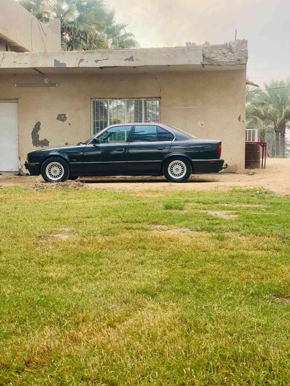 السلام عليكم
BMW520 
اصل وفصل مكينه كير حاويه 
تبريد ثلج 
اربع جام كهرباء 
داخل جلد 
رقم شمالي بأسمي 
تخم ويل خليه 
سياره جاهزه من كلشي 
مكاني حله السعر 45 
رقمي ***********
