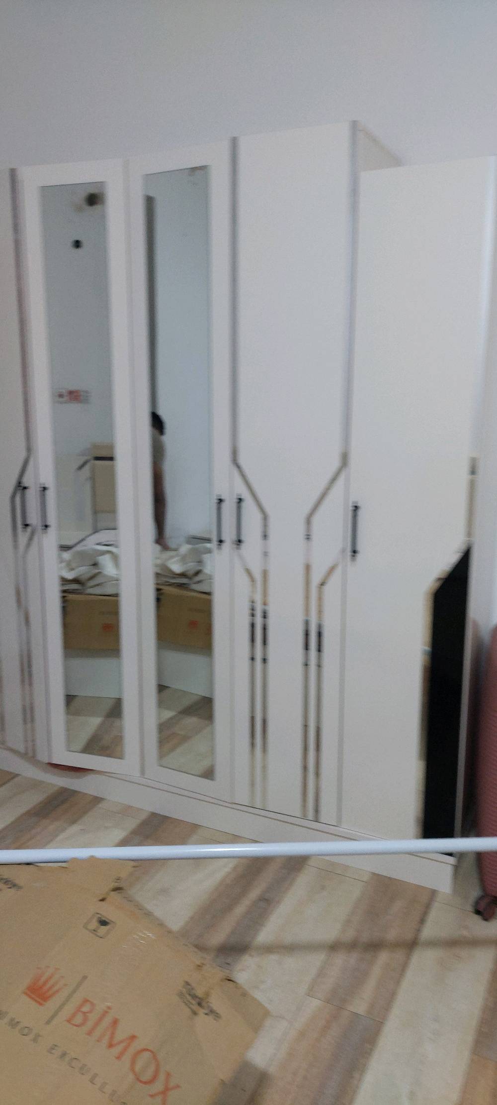 السلام عليكم... غرفة جديدة صارلها اسبوعين بعدها جديدة هي والدوشك نصبتها وتركتها للبيع أخذتها ٧٠٠ ألف والشراي يقدم سعرة وحاضرين.... *********** واتساب.... تحياتي