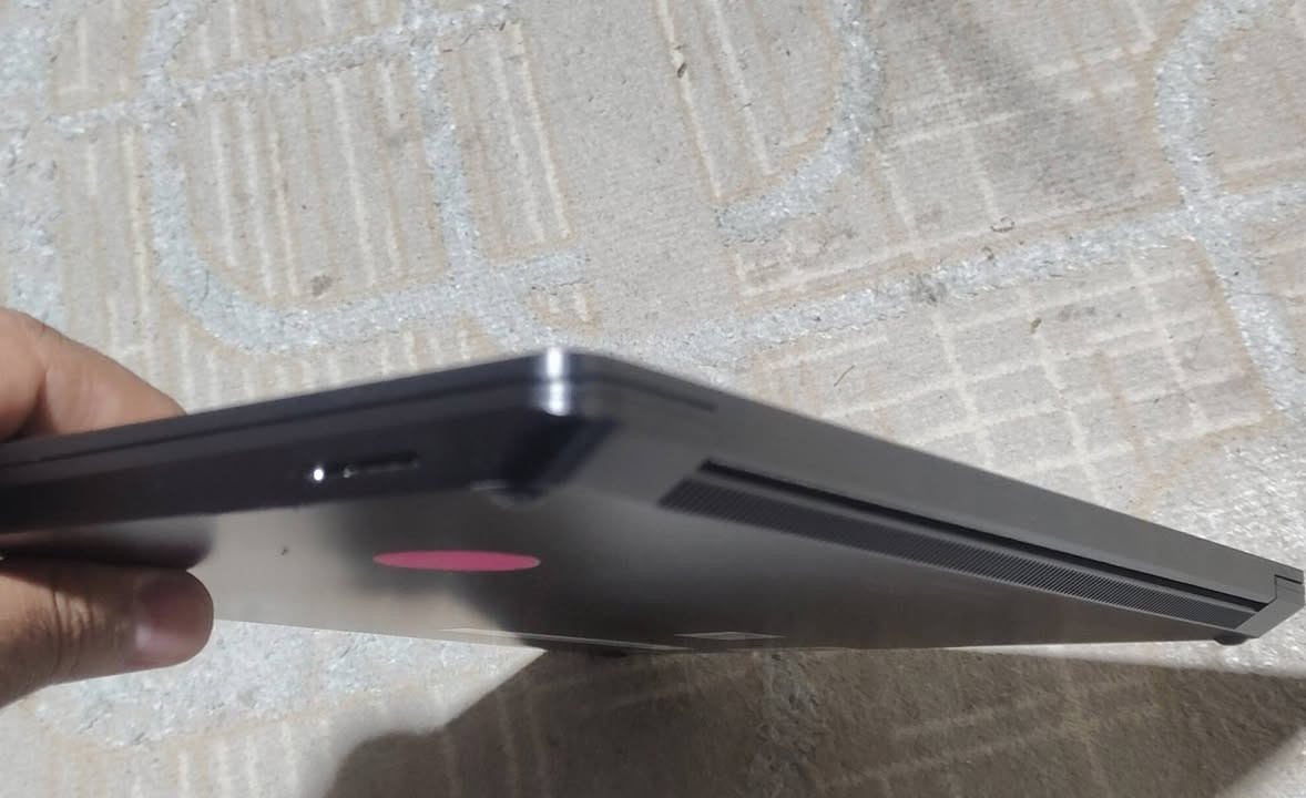 Surface laptop 6
الابتوب مستعمله بحاله جديده 
رام 32 ddr5 
هارد ssb  1T
المعالج ultra 7 164 H
الشاشه 13.8 لمس 10 اصابع دقه كلش عاليه
وندوز اصلي 
وياهه فقط شاحنة اصليه
سعره 1,350,000
مكاني بغداد الجديده 
***********
