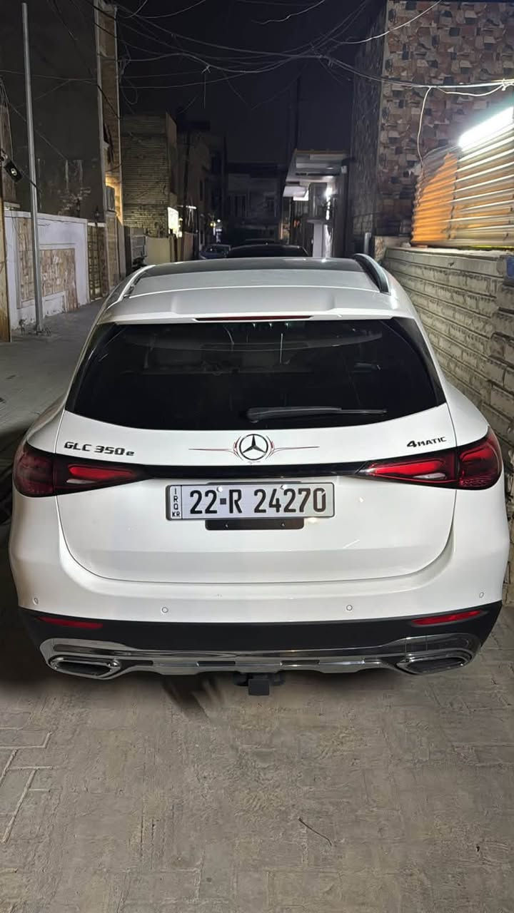 سلام عليكم 
مراسدس GLC 350e 
موديل 2025 هايبرد فول موصفات معروفه موصفات مراسدس GLC  الممشى سياره 18كم فقط حادث سياره اكلين حسب وتم تبديل جاملغ بقطه اصليه وبنفس لون شركه محرك سياره 2لتر تيربو بنزين + محرك كهرباء هابيرد قابل للحشن قوه اجماليه 313 وموصفات اخره تجي تشوفه بعينك 
رقم سياره اربيل تحويل ثاني يوم 
مكان سياره بغداد 
هذه رقمي موجود وتساب 
***********
