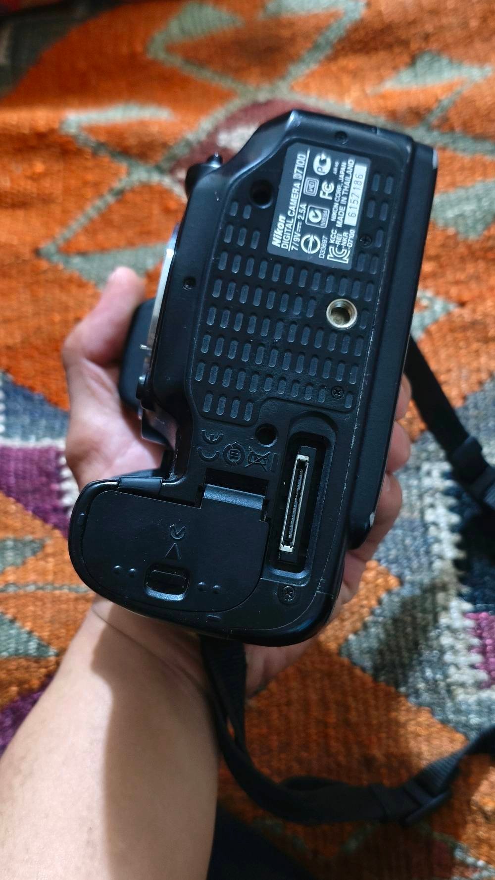 عدسة vr 18- 140 nikon 7100 مع كامل ملحقاتها  نظافتها 85٪
بطارية 2 اصليات 
شاحنة اصلية 
حزام 
ب 450
