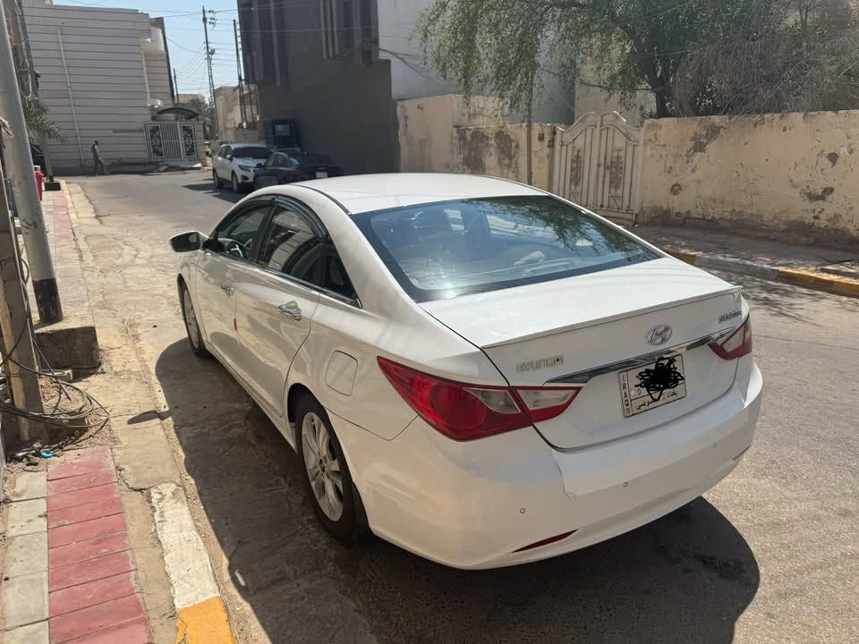 السلام عليكم 
هونداي سوناتا ٢٠١٢ 
خليجية مكينة ٢٤٠٠ 
السيارة غير مكفولة بيها ٣ قطع 
المكينة وكير وشاصي مكفولات 
حدادية جديدة + تخم تاير 
تبريد قطعتين .. شاشة وكامرة خلفية 
عداد المسافة ١٧٨ الف كيلومتر
السعر المطلوب ١٠٨ .. 
للتواصل ***********
بيع فقط .
