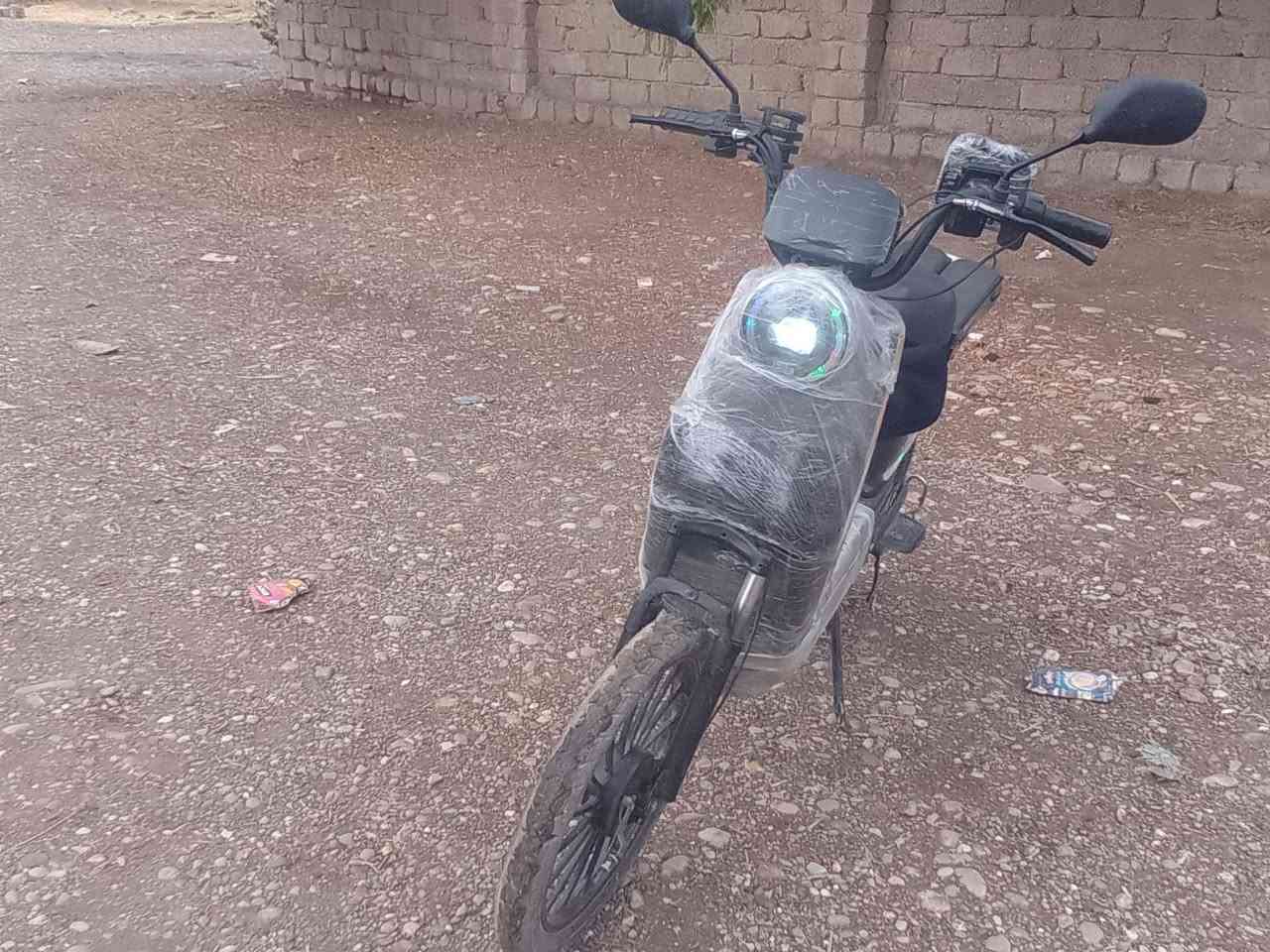 السلام عليكم 
ماطور شحن ب220 او مرااوس بانزين

