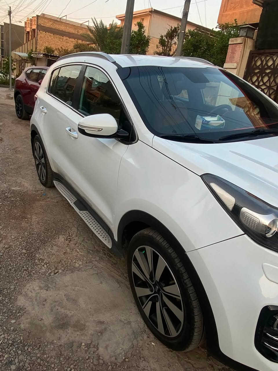 سلام عليكم
سبورتج 2017 مواصفات Lx خليجيه ماشيه 125 الف كيلو كفاله عامه بدون صبغ فقط رصعه خفيف بالصندوق مأشر عليها بالصور محرك 2000 رقم سليمانيه كشنات قماش خمسه راكب 

السعر مناسب وبيها مجال بسيط 
التلفون ***********
