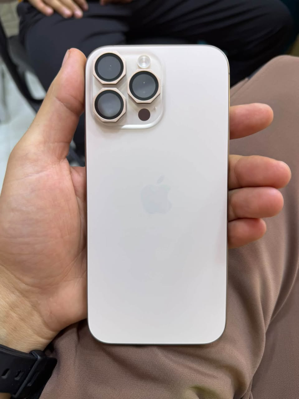 آيفون ١٦ برو ماكس • ٢٥٦ غ.ب. • بطارية ٩٦٪