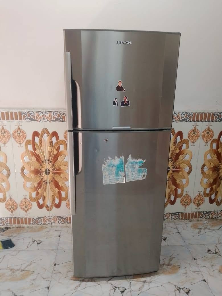 ثلاجه حجم كبير كلش 28 قدم هيتاشي ماداخله تصليح تبريدها توب ب300 وبيها مجال

