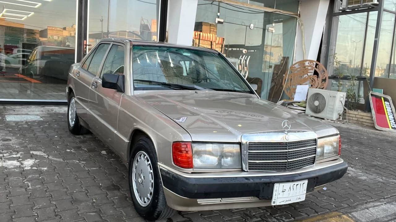 سلام عليكم 
مارسدس 190 طيارين
رقم بغداد
موديل 91
داخل بيجي محرك 4 سلندر عنكبوت 
السيارة كلش حلوة وناعمه
تبريد نقص بس راديتر كل المنظومة جديده
السعر 38 بيها مجال 
***********
