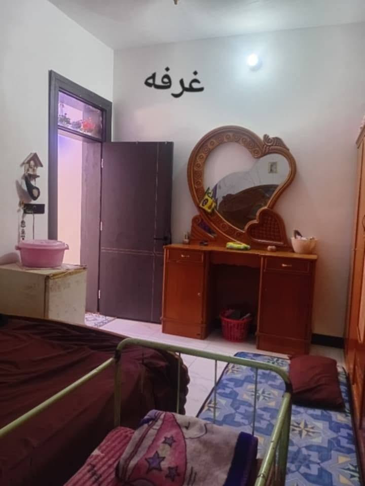 بيت مساحة 50 متر يحتوي على غرفه وصاله مطبخ وصحيات داخليه عمل درجه اولى العنوان قرب قرية الغدير للستفسار ***********@

نص مكتوب في الصور:
- غرفه نوم
- واجهت البيت
- صاله
- غرفه
- صديات ونتو بكرامه
