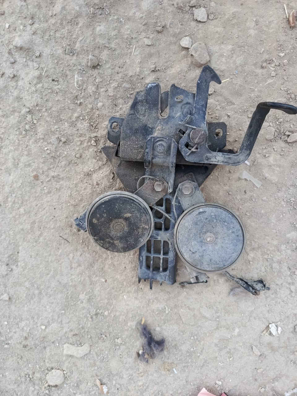 السلام عليكم قراض سوناتا 9 للبيع  جنطه خسفه بيه ترجع ع بارد وصطبات اماميات وخلفيات وهورنات وقفل مال بنيد وماطور مروحه و دبه ماي راديتر ودبه ماي ماسحات وبطاين بنيد وبطاين جنطه مكان سماوه كلمن وسعره الشراي اتصل  ***********
