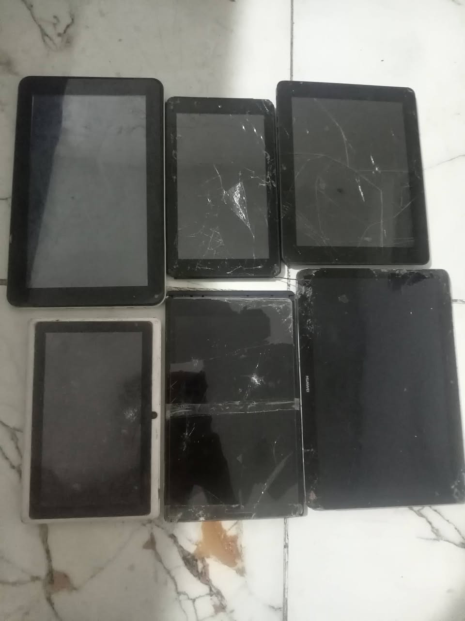 للبيع ايبادات وتليفونات فحم ابيع السعر ٧٠الف ***********
