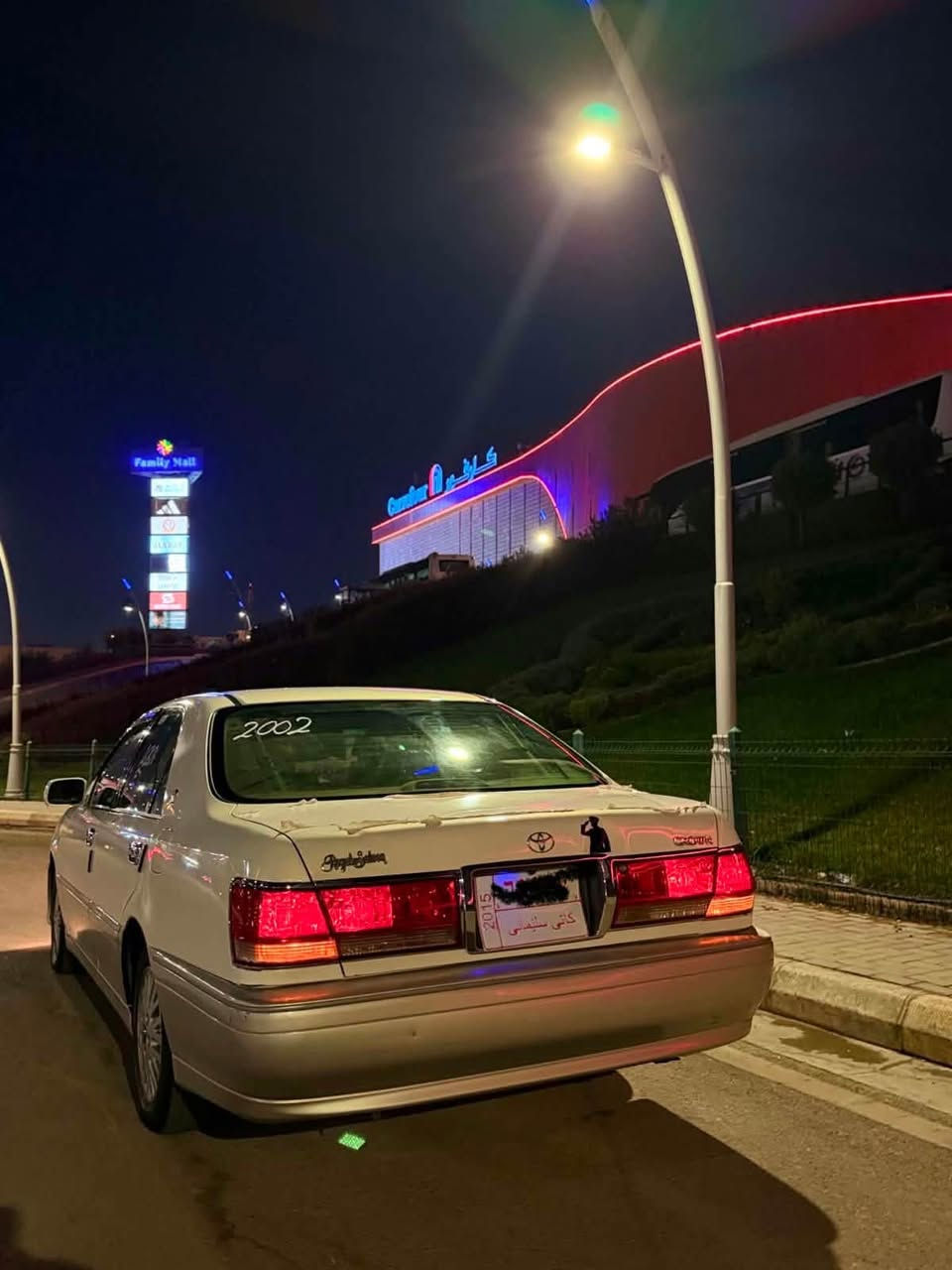 مەلیکە مۆدێل ٢٠٠٢ ساخ بۆ فرۆشتن لە سلێمانی 
سەیارەیەکی تا بڵێیت جوان و بی مەسروفە و نمونەیە لە جوانی سەیارەکە هی ماڵی خۆمانەو مەزبوتە بە شەرتی هەموو شتێک دینار مەسرەفی تیا نییە و تازە پێشی داگیراوە  گێڕ و مەکینەی بە شەرتی ١٠ فیتەر سەیارەکە کۆدی بۆ کراوە و بی کێشەیە هی ماڵی خۆمانە و ساخە تەنیا ٥ پارچەی بۆیاخە دەعمی قورسی نییە ٣ دوگمەیە و  فولە بەس سلاید نییە مەکینەی D4  گەورەیە  ژ.م ***********

