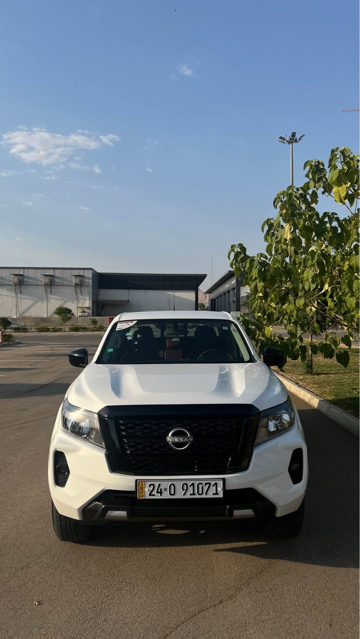 Nissan Navara 2024 AWD 
شريكة مهند 
مرقم جاهز بدون دينار مصرف 

نيسان نافارا موديل 2024
دبل 4×4
كابينة مزدوجة
گير عادي
دفع رباعي
لون أبيض
داخلية جلد أحمر
سيارة قوية وعملية ومناسبة للعمل والاستخدام الشخصي

التجهيزات:

* داخلية جلد أحمر بالكامل
* كراسي جلد
* تحكم من المقود
* مثبت سرعة
* شاشة وسطية
* كاميرا خلفية
* تكييف
* زجاج كهربائي
* قفل مركزي
* مرايا كهربائية
* جنوط ألمنيوم
* دعسات جانبية
* رول بار خلفي
* صندوق خلفي واسع
* دبل 4×4
* إطارات بحالة ممتازة

سيارة مرتبة ونظيفة جداً
داخلية جلد أحمر مميزة
جاهزة للاستخدام مباشرة
مرقمة دهوك 24 وجاهزة

سيارة سعرها جوه سوك ٣٠-٤٠ ورقة 
شريكة مهند مرقمة جاهزة 
مكفولة كفالة من دعامي للدعامي بدون دعم بدون صبغ بدون تعديل ابد 
على وضع الشريكة 
ماشية ٣٠ الف تقريبا 
سيارة ب أسمنا 
تحويل وكالة غرامات ب شرط يوم الثاني 
سعرها بلاش بلاش 
198$ ورقـــة و مجال خفيف 🔥🔥 
للأستفسار اتصل على هذا الرقم 
كورك-واتساب 
*********** سميل, دهوك
