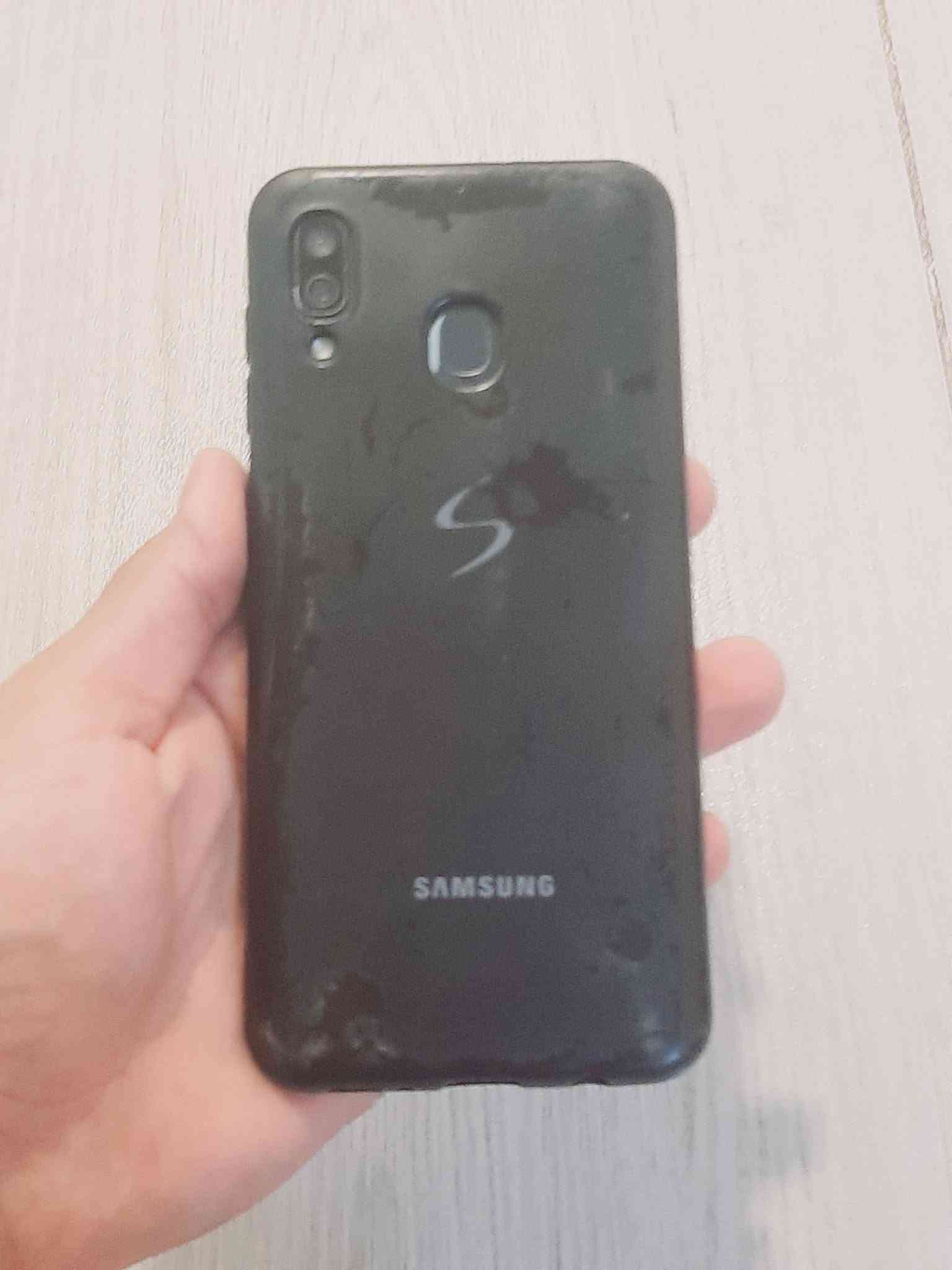 سامسونج A30 • ٦٤/٤ • زجاج مكسور