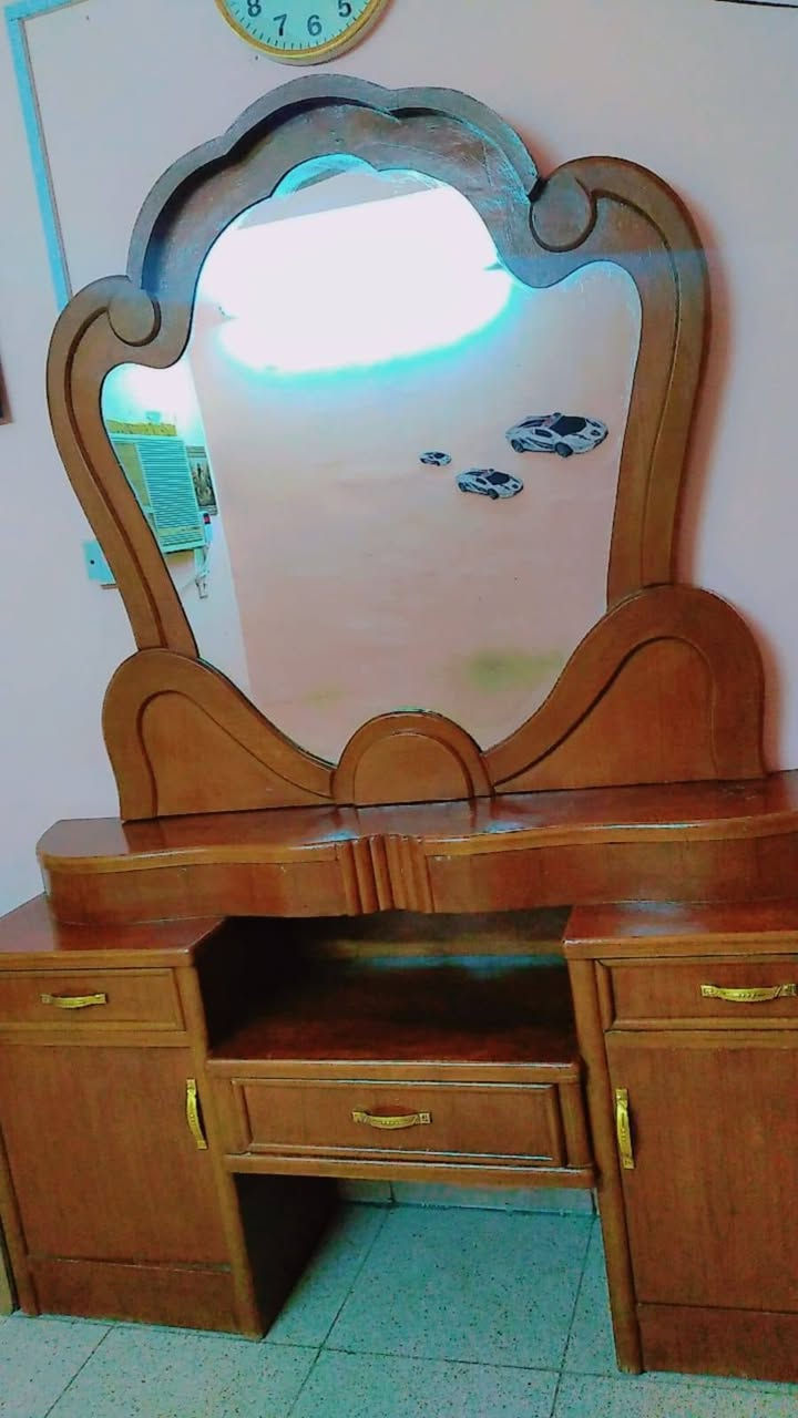 السلام عليكم.. غرفه نوم 💤 كامله للبيع بالاضافه الى زاويه.
***********.
