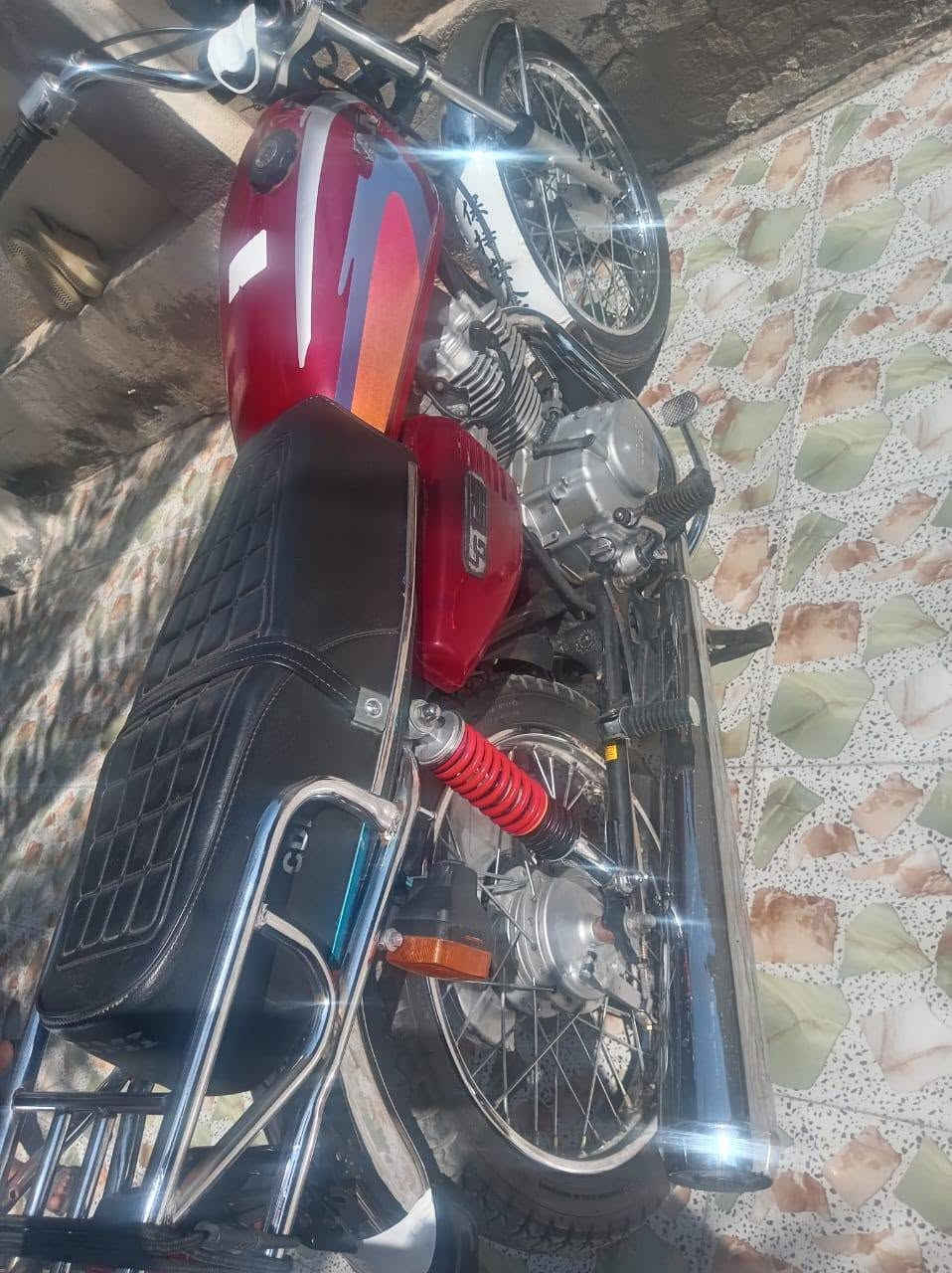 سلام عليكم دراجه نامه شلامچه للبيع سعر750الف وبيه مجال وراق سكنروراقهه الصليه منكعات بلا مي مكان طريج ***********
