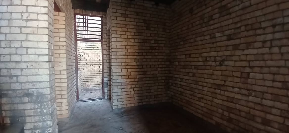 بسم اللّٰه الرحمٰن الرحيم
هيكل للبيع المساحة 115.5م .
يتكون من ( غرفة . صالة . مطبخ . استقبال . مجمع صحيات ) .
بناء درجة اولى . شبابيك حديد . سطح فرشي
الموقع . سدة الهندية / شارع الكورنيش / ركن على شارعين رئيسي و فرعي / خدمات كاملة .
السعر 75 قابل للتفاوض 
للأستفسار 
***********
