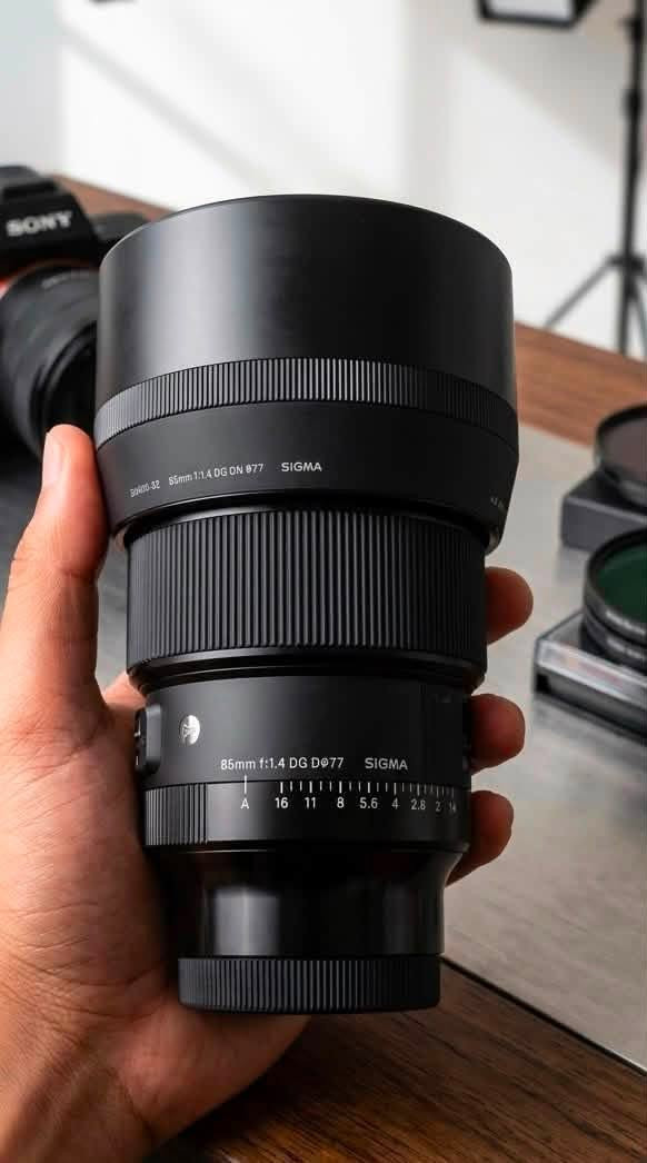 📸 للبيع: عدسة  سوني Sigma 85mm F1.4 DG DN Art
 * الموديل: Sigma 85mm F1.4 DG DN (سلسلة Art الغنية عن التعريف)
 * الحالة: نظيفة جداً وبحالة الممتاز استخدام قليل وخفيفة
 * الملحقات: كامل ملحقاتها ويا الكرتون
 * الأداء: عزل خرافي وفوكس سريع ودقيق مثالية جداً لتصوير البورتريه والمشاهد السينمائية
📍 الموقع: بغداد
📩 للطلب أو الاستفسار: التواصل عبر  واتساب
رقم : ***********
