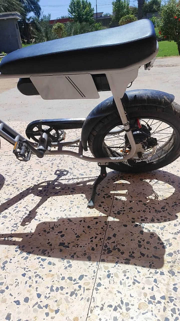 دراجه شحن للبيع 
بطاريه ليثيوم
عقرب مساعد بايدر ٧تبديلات
تايرات دبابه 
نضام B+٣سرعات
لايت زنون 
ومن تخلص شحن وتستخدم البايدر تشحن نفسه
النقص الوحيد دسكات مخلصه ينكص فلوسهن من سعر الدراجه 
سعر (٢٧٥) وبيه مجال للشراي
***********
