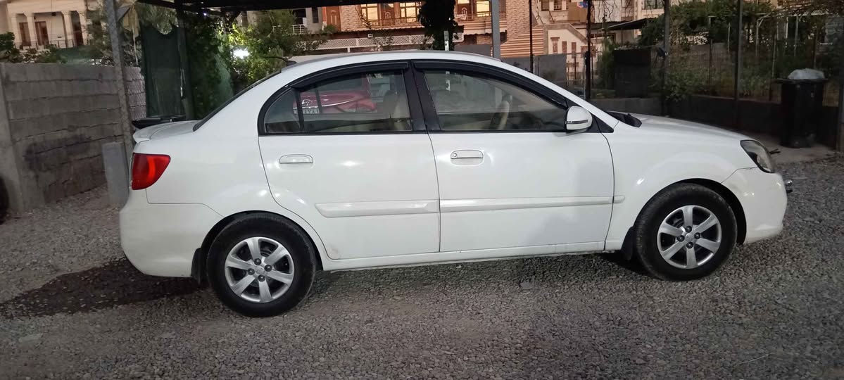 مكلف بالنشر 
🚗 كيا ريو.     2011 
- اللون: أبيض
- 4 تكوات
- محرك.      16 
- جامات كهرباء
- قفل مركزي
- مرايا كهرباء
- كربون بانزين  مامسجلة
    بدون ضرر. بدون صبغ 
    السيارة نظيفة وجاهزة
     مال بيت 
- سعرها $.  91.       ورقه  بيها مجال كلش بصيط خابر وتدلل
مكان السيارة موصل حي التأميم قرب محطة التأميم
***********      كورك
***********      اسيا     واتساب أربيل, العراق
