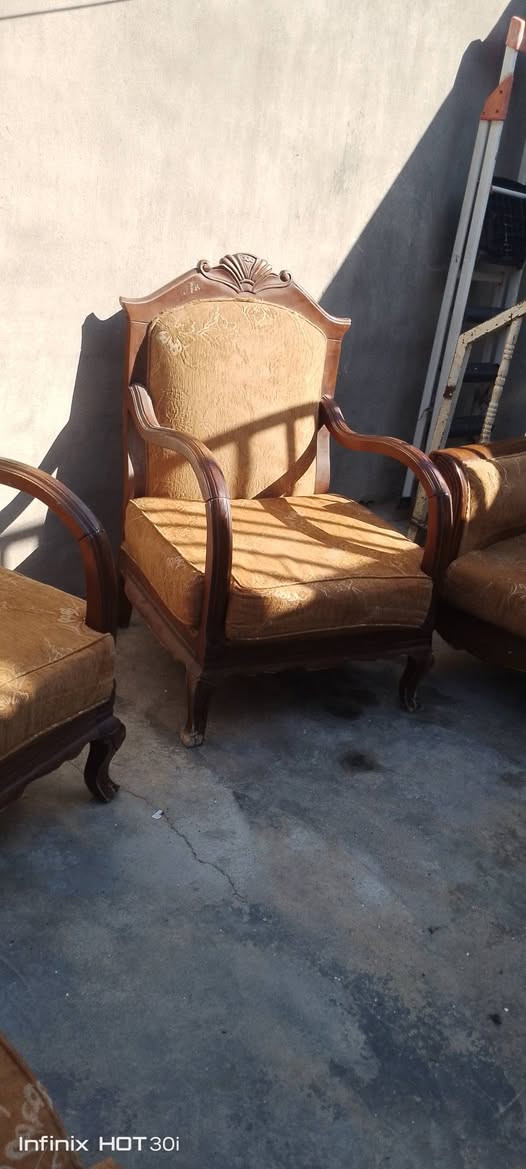 تخم قنفات للبيع.
2كبار و2صغار 
سعر مناسب 
***********

