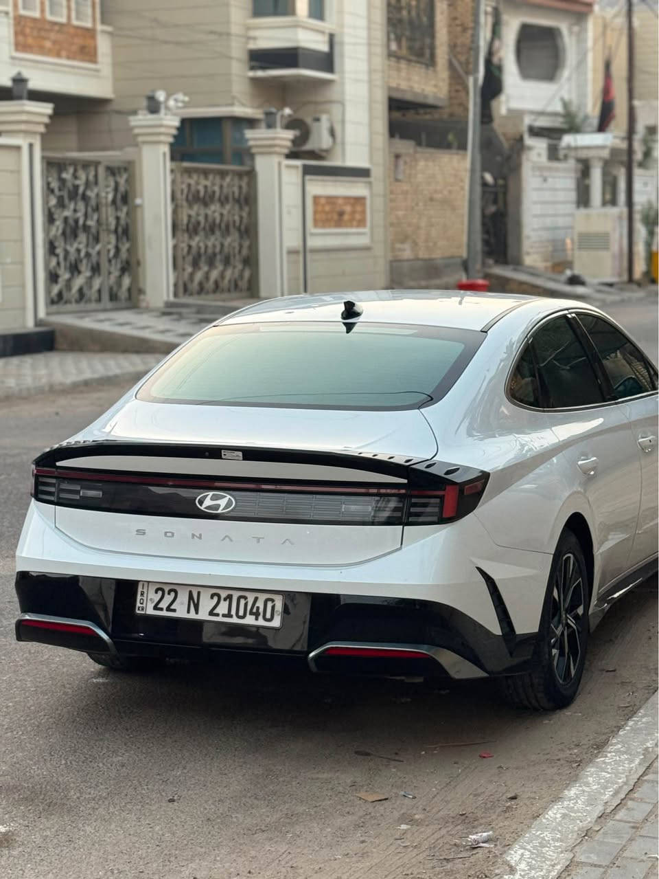 سلام عليكم 
سوناتا 2025    الشكل الجديد رقم أربيل   باسمي / وارد امريكي/ ماشية37الف 
حادثها جاملغ امامي وشوي من البنيد 
مواصفات SEL تجي فول عدا البنوراما
محرك 2500
دشبول الكتروني متصل مع شاشة كاملة
أنظمة قيادة متعدد 
رادارات امامي جانبي خلفي
قيادة آليه * تحديد مسار 
لايت زينون عالي ناصي 
LED نهاري - بك لايت لد 
مانع تصادم امامي خلفي
بصمة تشغيل + بصمة ابواب + تشغيل عن بعد
كشن كهربائي
تدفئة كشنات
اوتو هولد توقف ذاتي اثناء الازدحام 
تحكمات استيرن فول
سايد بريك بصمة
صندوك ذكي + بصمة
كيرها تعليك النظام الجديد 
كامرا خلفيه دوارة وشاشة نظام ابل كار بلي
وباقي المواصفات معروفه للسيارة 
البصره 
واتساب متوفر او الاتصال عالرقم
   ***********
سعر 195بيها مجال بسيط Singapore

