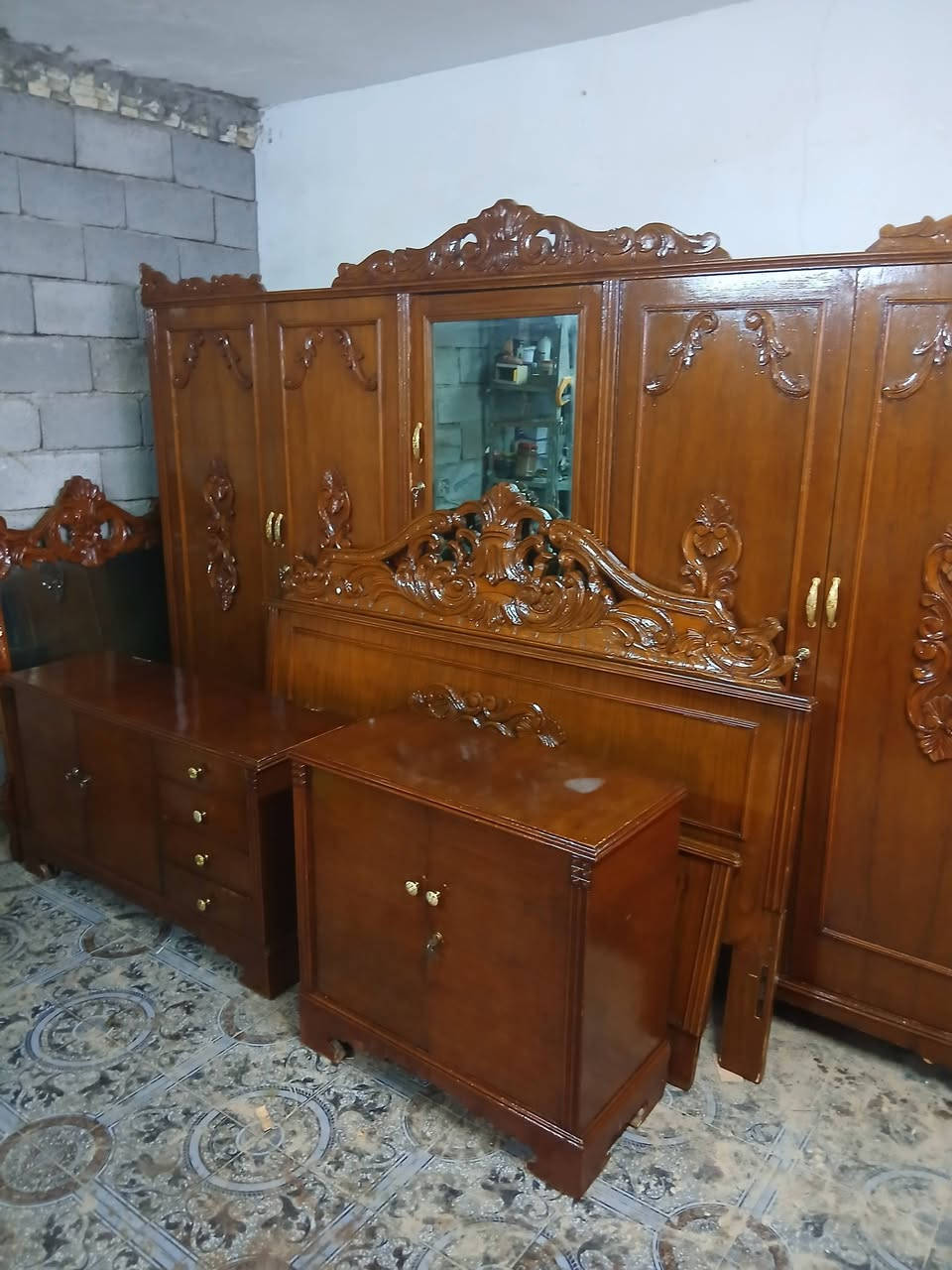 غرفه صاج خارج داخل حطاطه ست ابواب نظيفه جدا سعرهه ٥٥٠ للتواصل ***********مكاني بغداد
