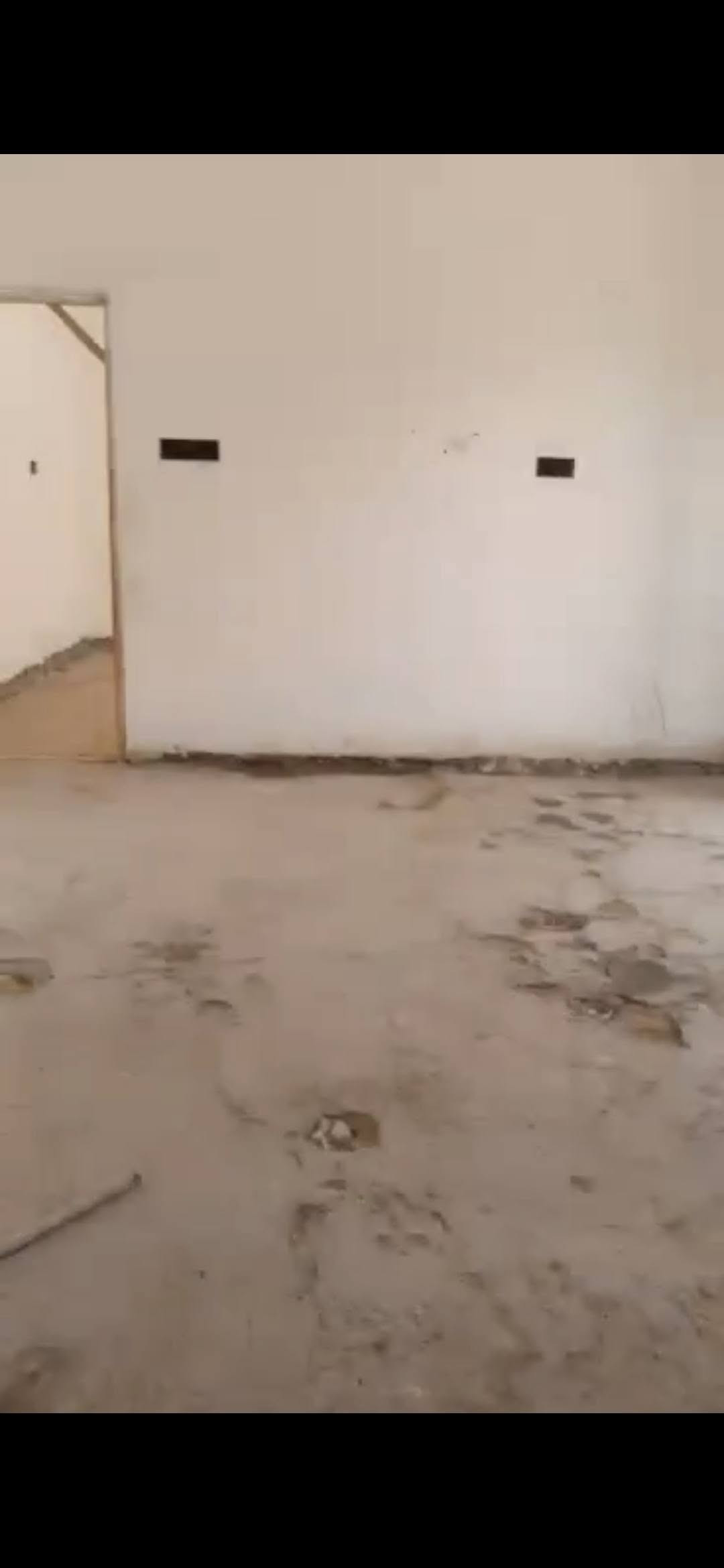 سلام عليكم  بيع مستعجل  بيت للبيع  210م   يتكون البيت من 3غرف نوم وصاله جبيره  وأستقبال ومطبخ حار وبارد وصحيات داخلية وخارجية البيت كامل  حته تشطيب الماي والكهرباء كامل بي نقص بس أرضيه سند25  مداور بأسم المشتري مرقم ومشمول بالتطويب العنوان الديوانية مقابل حي الحضاره البو جاسم  شارع اب وائل السعر ٣٣ وبي مجال  ***********+*********** واتساب ***********
