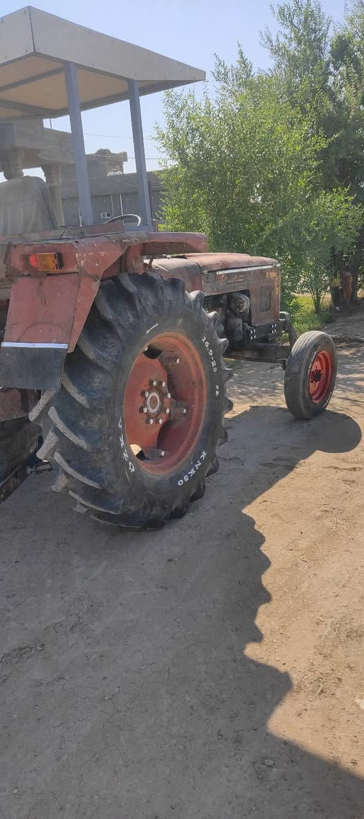 السلام عليكم من رخصت مدير الكروب مكينه عنتر اللبيع موديل 85 بدون رقام مكينه كير كسل ودرليك بم ونوزل وراديتر كله جديد تخم تأير صدر كله جديد  سلف ودينه جدد سعر ثلاثه وميه وبيه مجال قليل مكان المكينه بغداد رضوانيه الشرقيه قرب قطاع الزراعي//***********//***********
