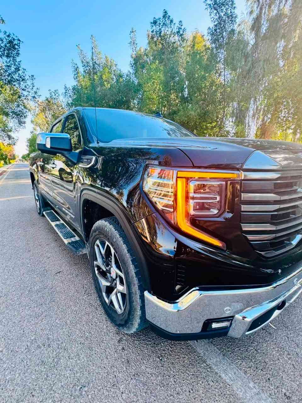 جمسي سيرا 2024 V8 بيع او مراوس
باب طويل بدي القصير المرغوب 

مواصفات :slt فول فول بدون فتحه سقف

شاشه كبيره عداد سرعه ديجيتال بصمه تشغيل عن بعد كشنات جلد وكهربائي حصانه بين كشنات وبعد هواي مواصفات 

باب الصندوق قطعتين 

وبعد بيها هواي مواصفات 

محرك „V8 5.3L ✈️

ماشيه فقط :51

حادث السياره بنيد والجاملغات بيهن بارد سياره شهداء داخله 

مكاني بابل مسيب 

***********
