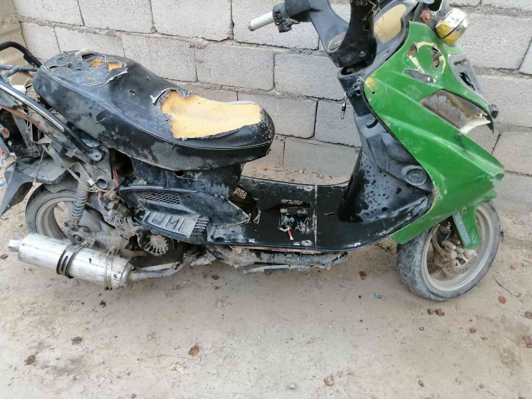سلام عليكم عندي هاي دراجه سرعه ١٦٠ بيع على واقع حال ردلهه تجفيت سعر ١٠٠ يحب يتفضل خاص دللو مكان ناحيه سلام سراجق
