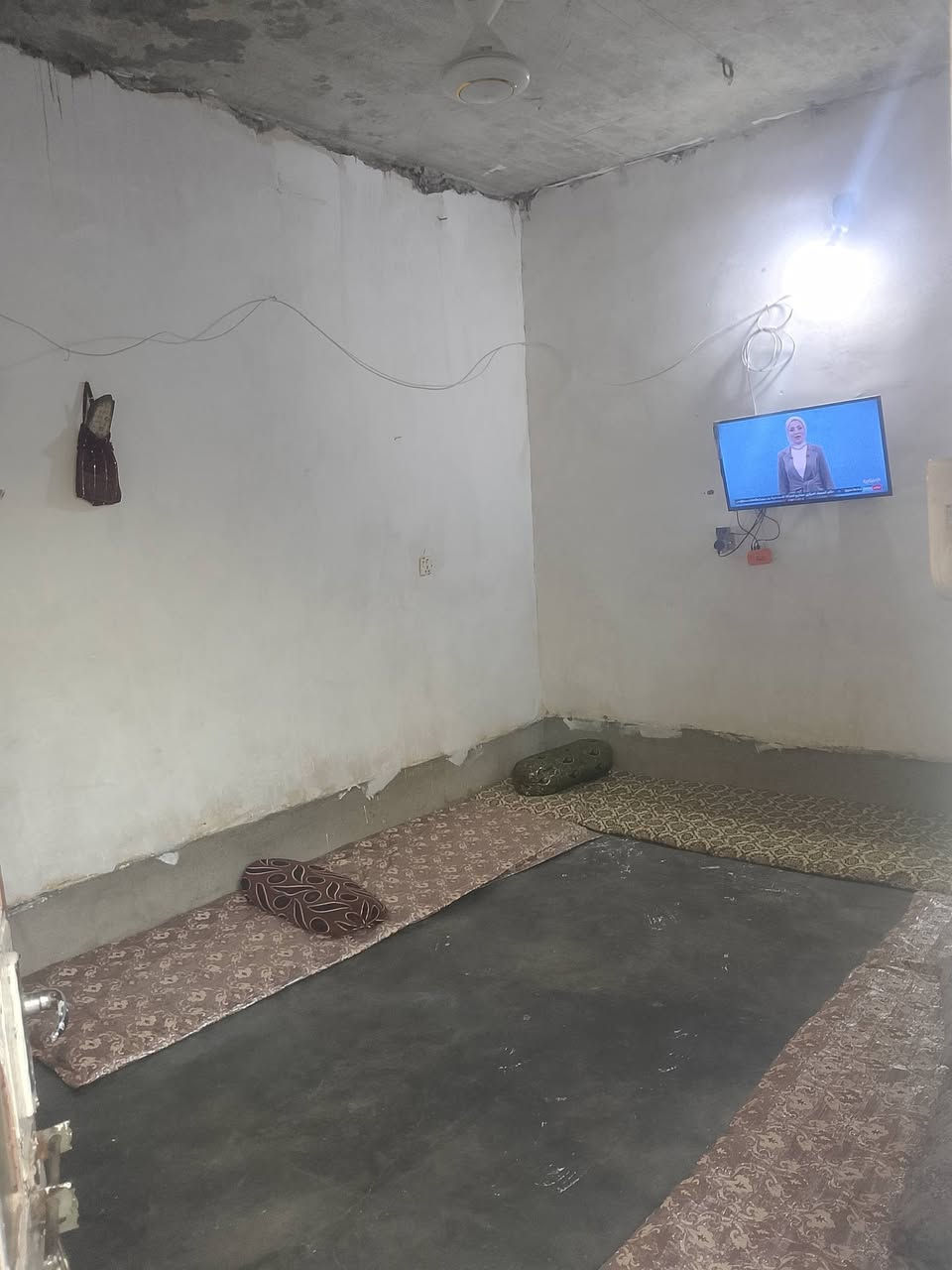السلام عليكم بيت للبيع  زراعي مسجل بلديه يتكون من 4غرف ومطبخ وحمامين المساحه 190 متر للاستفسار الاتصال***********
