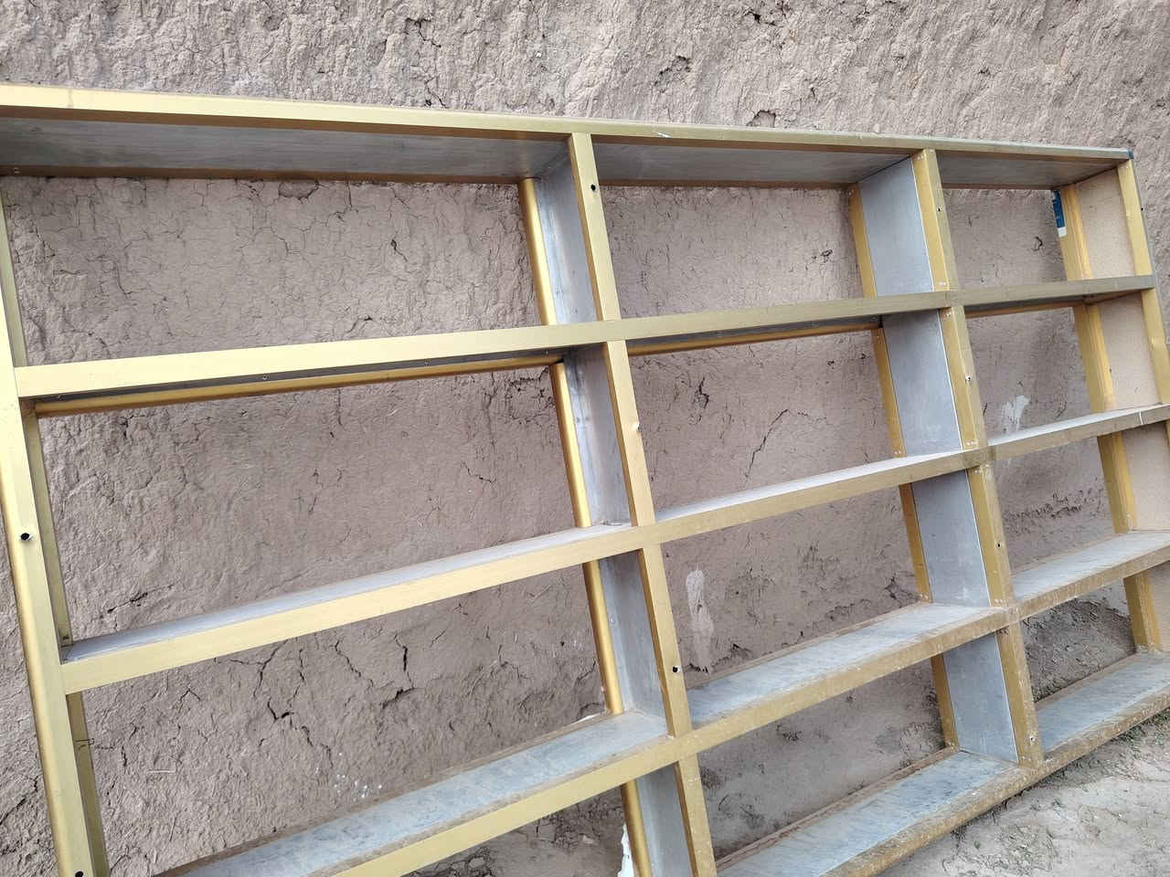 ميز • رف • كاونتر