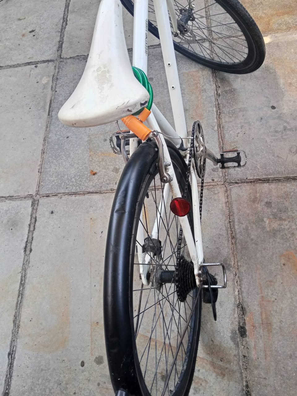 بايسكل c700 الاصلي الالمنيوم غراضة اصليه ما مبدله ولا مصلح ابد بايسكل نضافته 100%
السعر 130 الف 
مكاني بغداد مدينة الصدر قطاع 48 
تواصل:***********
