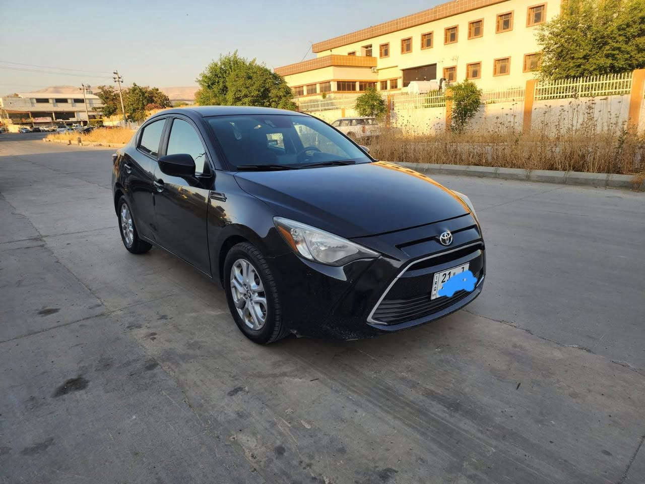 تويوتا Yaris iA موديل 2017 وارد أمريكي 🇺🇸

* محرك 1500 سي سي (1.5L) 4 سلندر

* قير أوتوماتيك 6 سرعات

* دفع أمامي (FWD)

* شاشة وسطية 7 إنج

* كاميرا خلفية

* بلوتوث + USB + AUX

* تحكم بالدركسون

* مثبت سرعة

* تشغيل Sport Mode

* جنوط ألمنيوم قياس 16 إنج

* زجاج ومرايا كهربائية

* تكييف ممتاز

* تشغيل بالبصمة (حسب الفئة)

* نظام مانع الانزلاق (Traction Control)

* نظام الثبات الإلكتروني (ESC)

* ABS + EBD + BA

* وسائد هوائية متعددة

* نظام التحذير قبل الاصطدام بسرعات منخفضة (حسب الفئة الأمريكية)

* استهلاك وقود اقتصادي جداً

* محرك واعتمادية عالية، السيارة مبنية على منصة مازدا 2 مع محرك 1.5 بقوة حوالي 106 حصان وقير أوتوماتيك 6 سرعات.

* صبغ نصف قبق صندوق  ونصف الدوسه ⚠️

* رقم سليمانيه سنويه وهزه جديده  بأسمي

* داخل مخمل اسود

* مكينه وكير كفاله

* المكان : بغداد 

* للتواصل : ***********

السعر : 90$ وبيها مجال بسيط . بغداد, العراق
