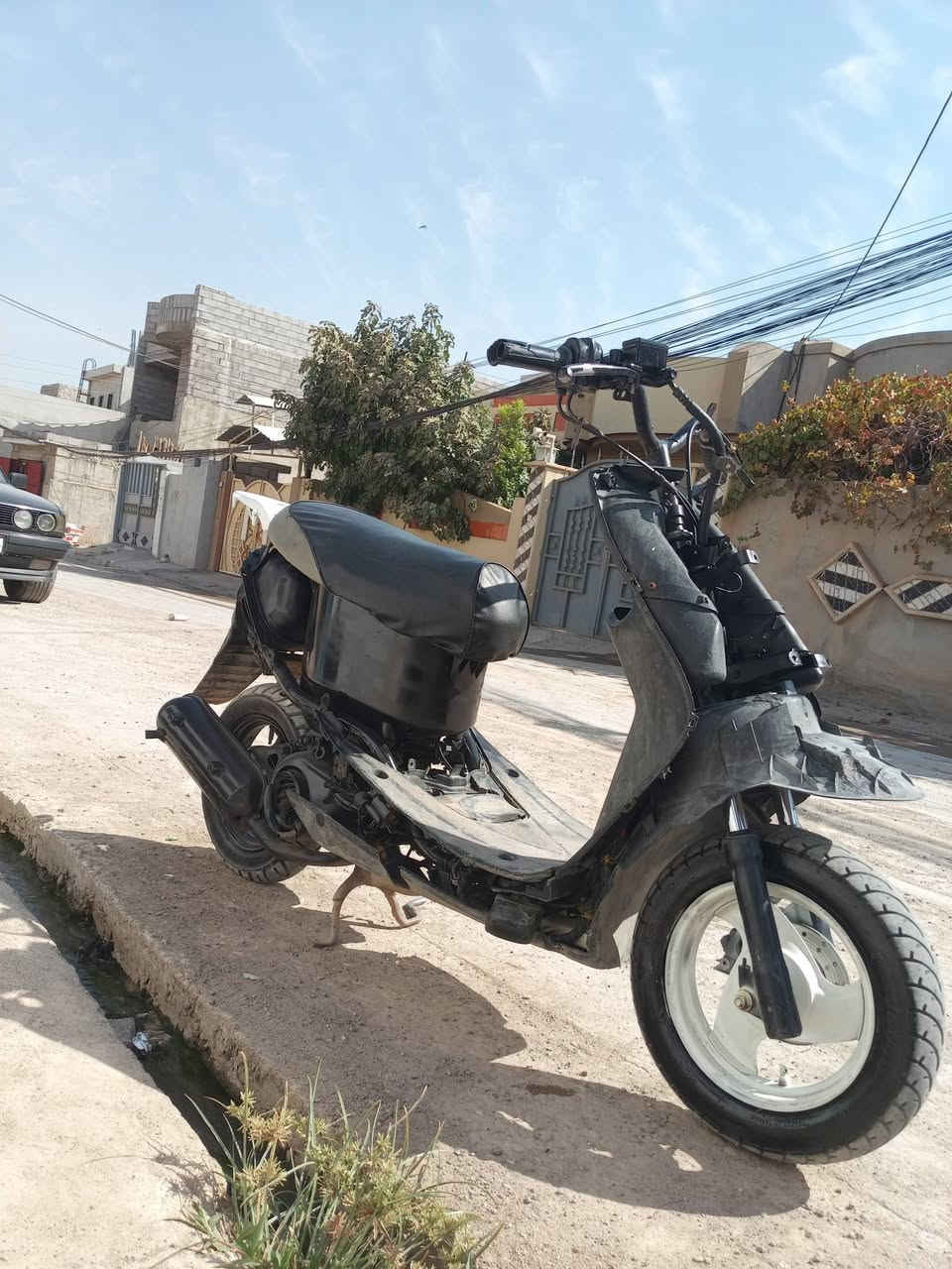 السلام عليكم للبيع ،،،،نحله تسعه زروف ماطور مايعوزو شي فقط دروعه كامل مكمل،،،مكينه شرط مامفتوحه فقط قبغ الهندر،،،،ونه مال اكسن مابي ،،، بريكات شرط توكفك بمكانك،،،بريك الامامي هايدروليك معدل شرط ،،،،السعر 115وبي مجال ،،،،العنوان حي التعليم ،،،،شراي اتصل ***********
