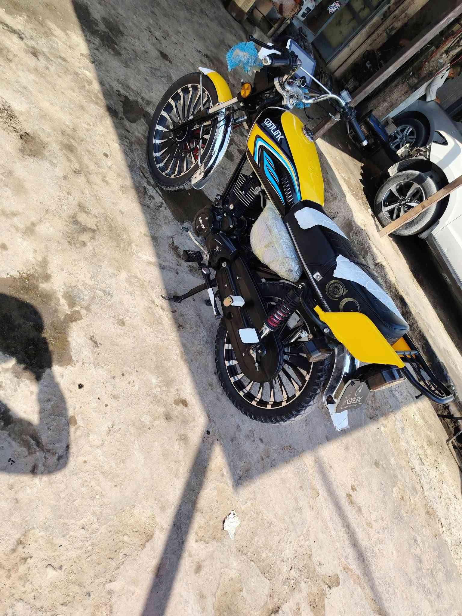 سلام عليكم دراجه للبيع موديل مكفوله كفاله عامه عده الماصده بيه كسر خفيف دشبول شغاله اشاير كامله مكمله ربع ماذب عليه تايرات جده دراجه مل جناي دهن أبدل كل 10 أيام السعر 750 وبيه مجال حك الجيه مكاني ديالى الخالص هبهب رقمي ***********
