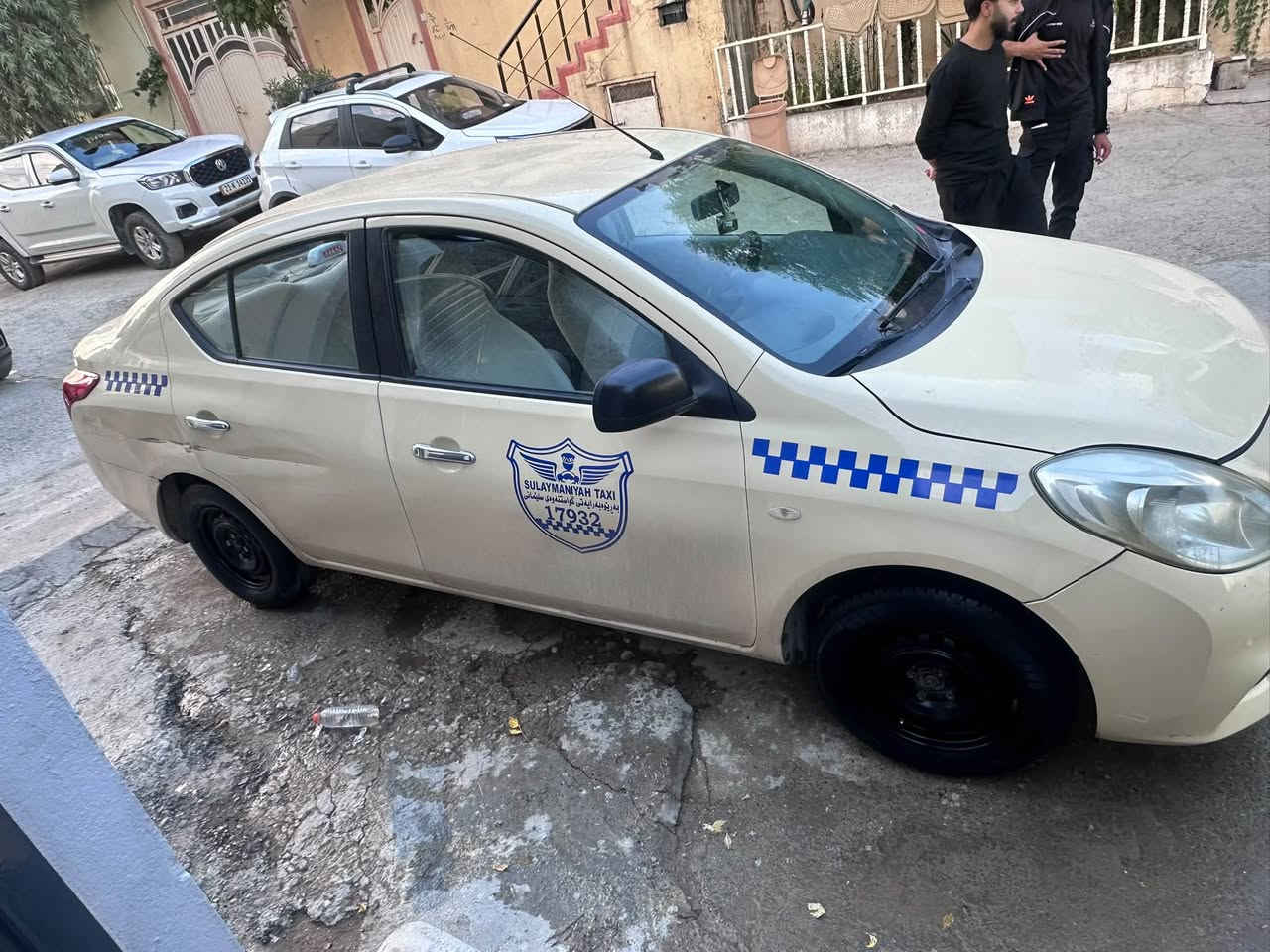 سەنی ٢٠١٣ بیلاد تەکسی
گێڕ و مەکینە بەشەرت کەمێک تەقەو ڕەقەی هەیە
لای سەکن ڕەسمەکەیم داناوە ئەوەنەی پێوەیە 
سەیارەیەکی بێ کێشەیەو ماڵی کەسابەتە
سەنەوی تا ٢٠٢٨ تازەیە بەناو کردن بە شەرت
ژمارە :
***********
