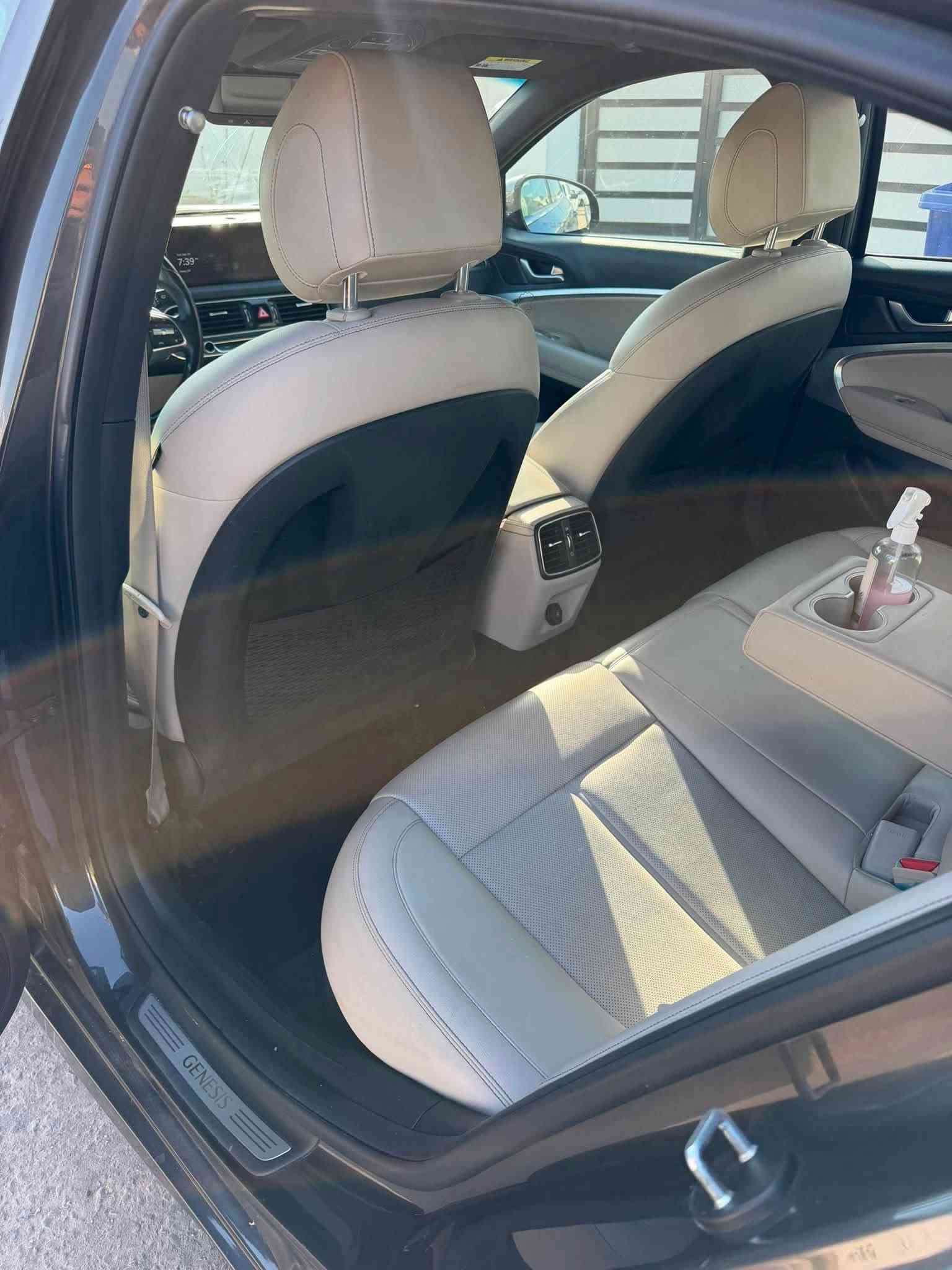 سلام عليكم
جينسيز G70 موديل 2023

محرك اربع سلندر. 2000 تيربو
ماشية41 الف 
حادثها جاملغ امامي  وبنيد مبدل وكاله نفس لون  دعاميه وكاله  وخشم الجاملغ الخلفي

المواصفات

• بصمة تشغيل
• تشغيل عن بعد
• كشنات تدفئة
• ستيرن كهربائي مع هيتر
• 5 وضعيات قيادة
Eco - Comfort - Sport - Sport Plus - Custom

• Auto Hold
• شحن وايرلس
• داخل أبيض جلد 
• شاشة كبيرة
• عدادات ديجيتال
• رادارات أمامية وخلفية وجانبية
• نظام تحديد المسار
• لايت LED أمامي وخلفي
• دخول ذكي مع إنارة ترحيب
• قيادة ذاتية
• مثبت سرعة مع تحديد مسار
• تحذير فتح الباب عند وجود سيارة قريبة
• قطعتين تبريد
• كشن السائق حضن بوضعية Sport و Sport Plus
• ماسحات أوتو 
شراي يتصل 
***********
