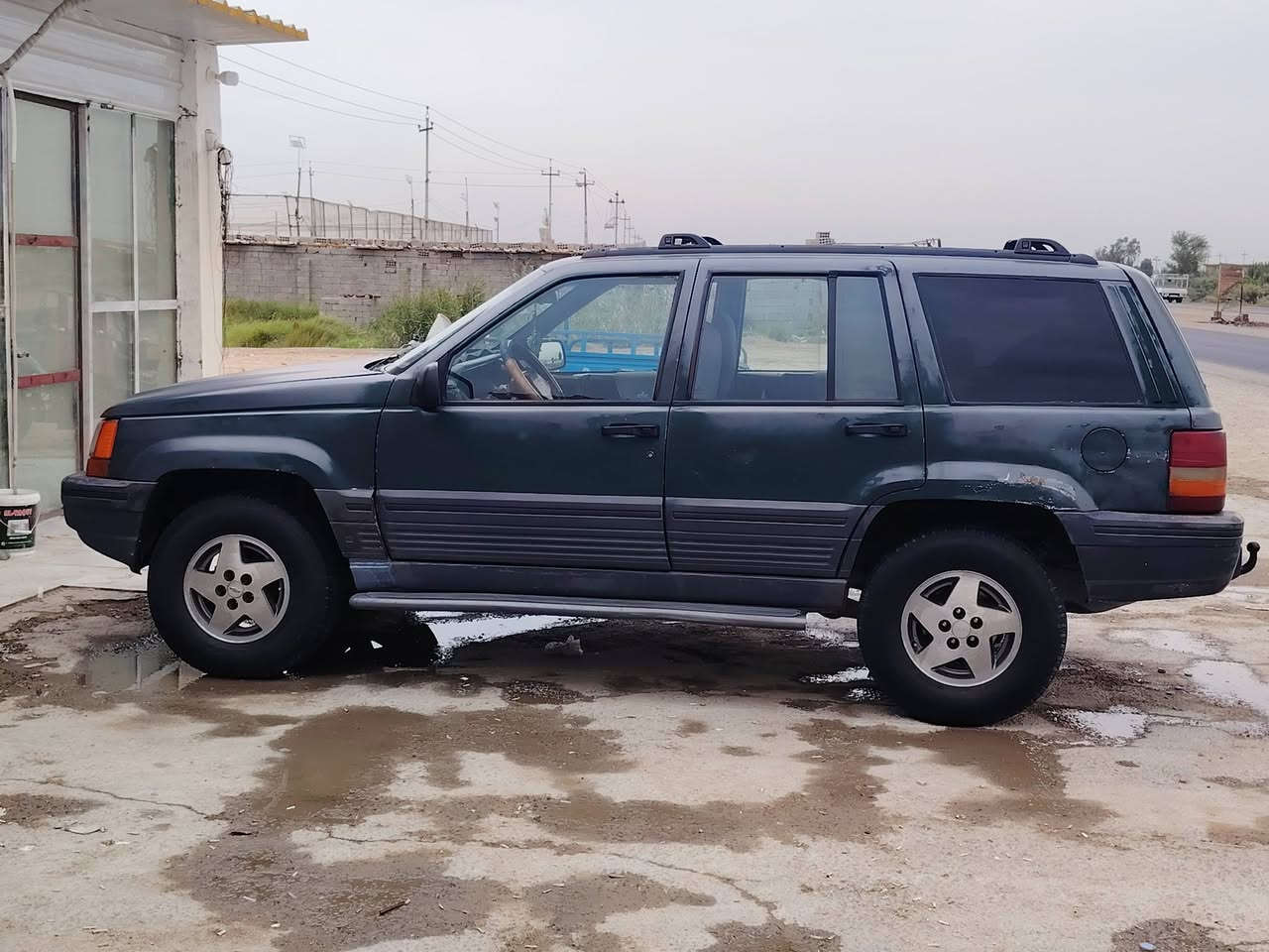 جيب شيروكي 94 تخم تاير حداديه كير مكينه فيفيتي مكفولات 
كهربائيات كامله شاشه رقم بغداد مشروع وطني *********** واسط قضاء الحي تصل اوخاص تعاليق ماجاوب
